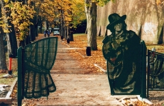 oscar_wilde_gates-closed